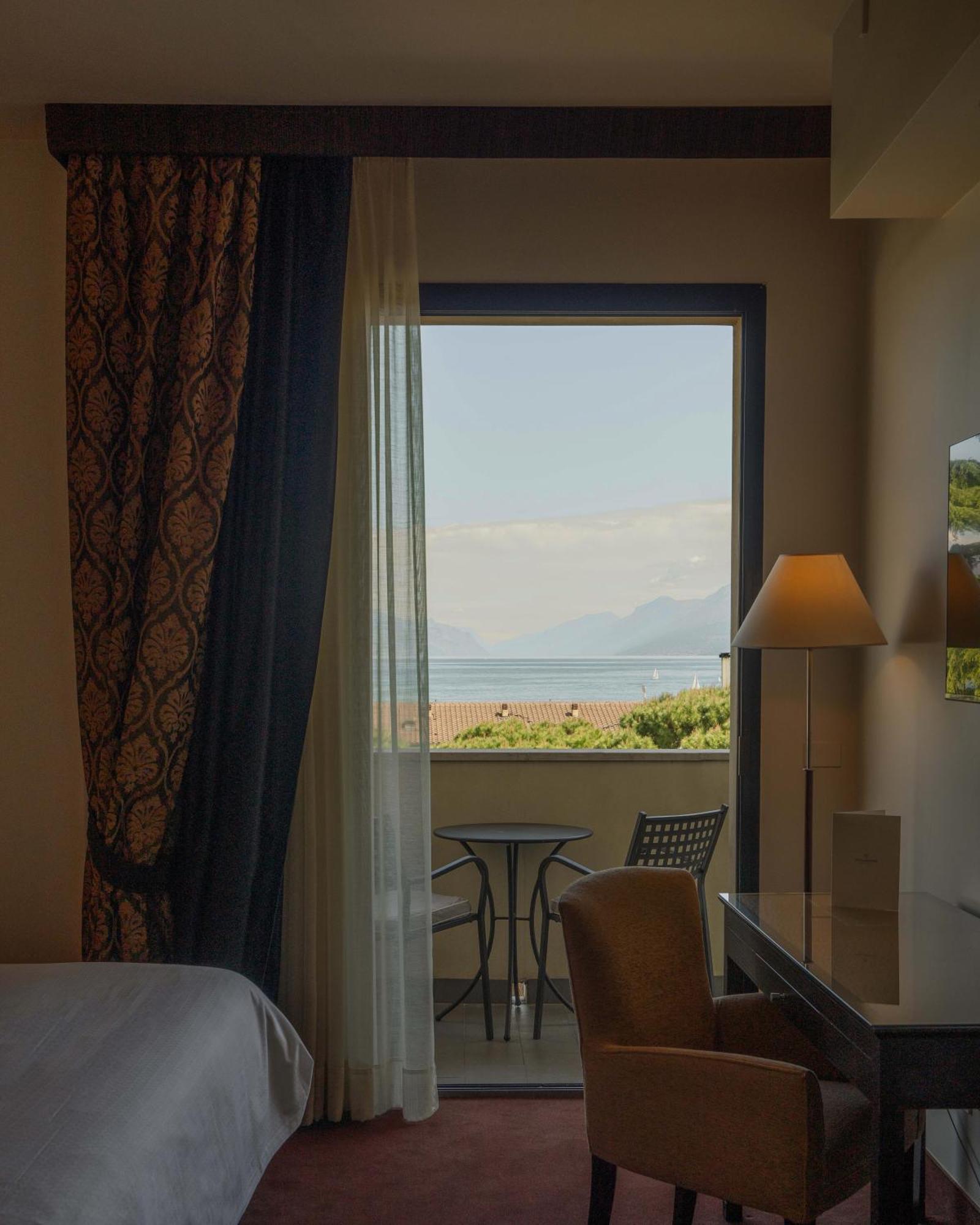 Hotel Piccola Vela Desenzano del Garda Ngoại thất bức ảnh